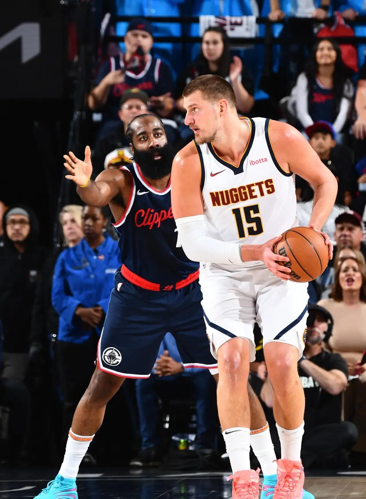 万博官网包含赛后阿斯顿维拉门线救险：NBA季后赛节点到来，悬念犹存，细节决定成败的词条